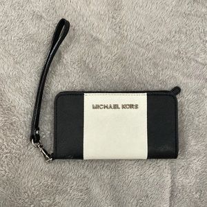 michael kors wristlet